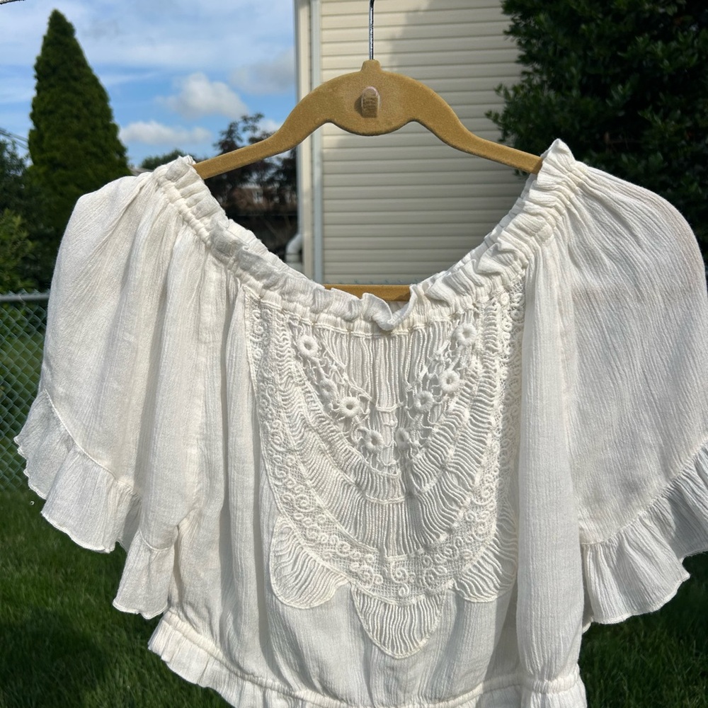 Hollister White Flutter Sleeve Ruffled Blouse